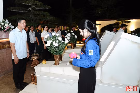 Xúc động lễ thắp nến tri ân các anh hùng liệt sĩ tại Ngã ba Đồng Lộc