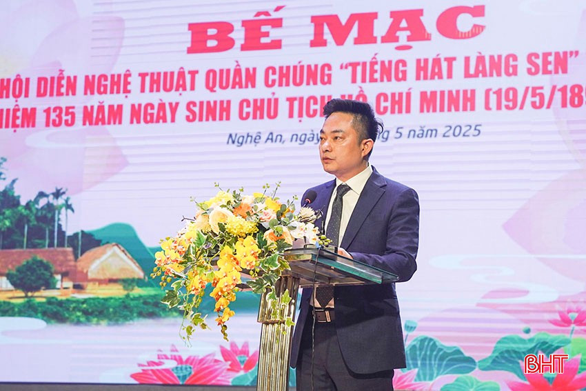 Ông Nguyễn Quốc Huy - Phó Cục trưởng Cục Văn hóa cơ sở, Gia đình và Thư viện (Bộ VH-TT&DL) phát biểu tổng kết hội diễn. bqbht_br_a2.jpg