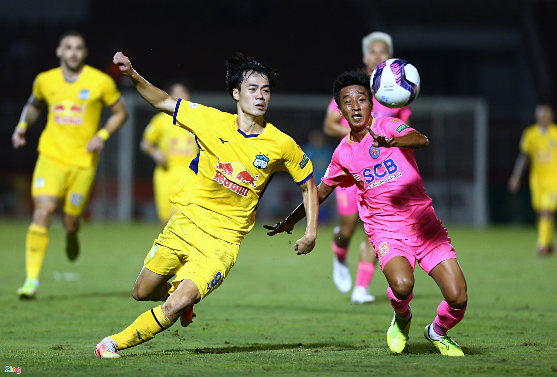 Công Phượng bị trọng tài cảnh báo sau khi ghi bàn