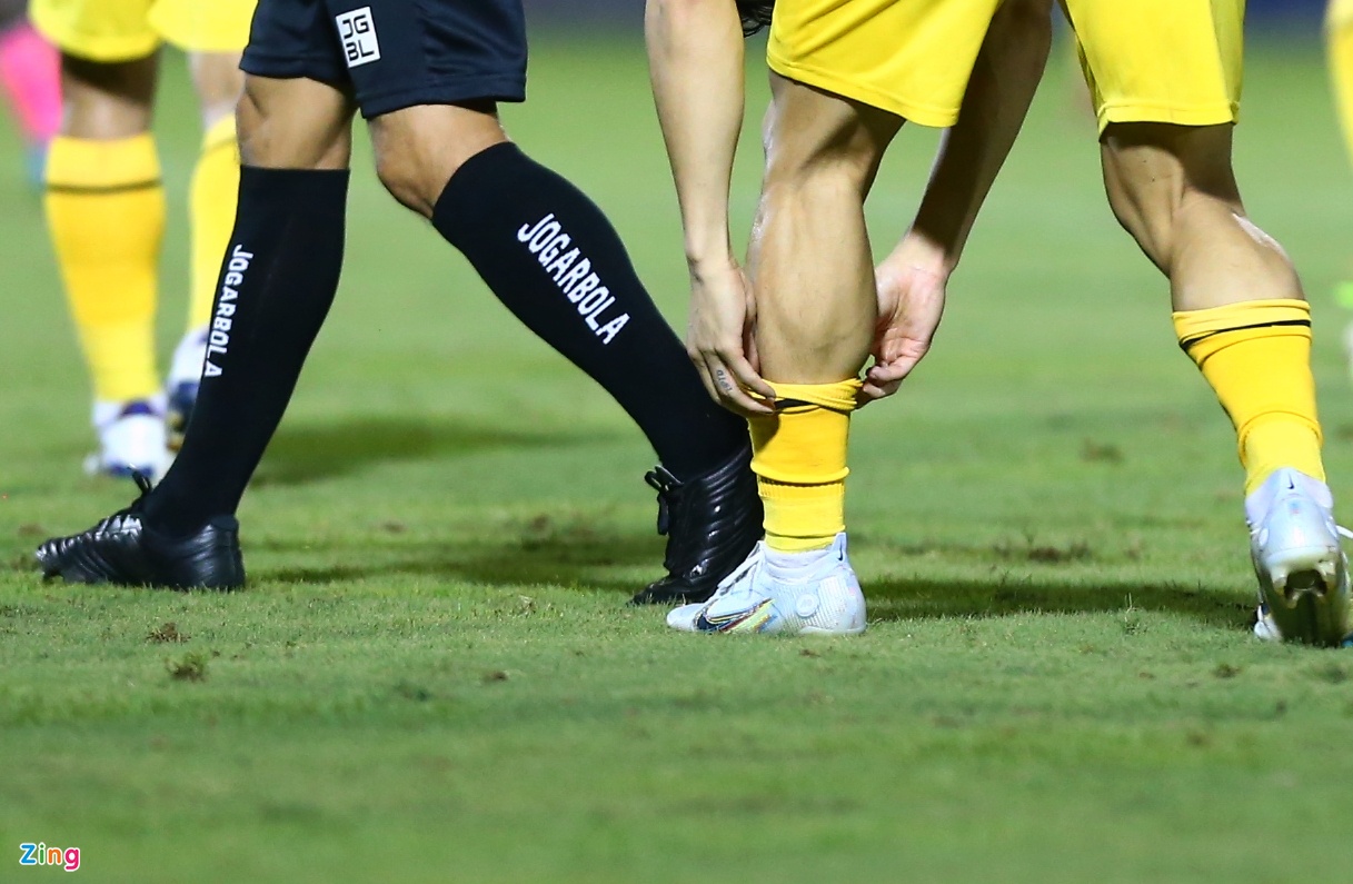 Công Phượng bị trọng tài cảnh báo sau khi ghi bàn