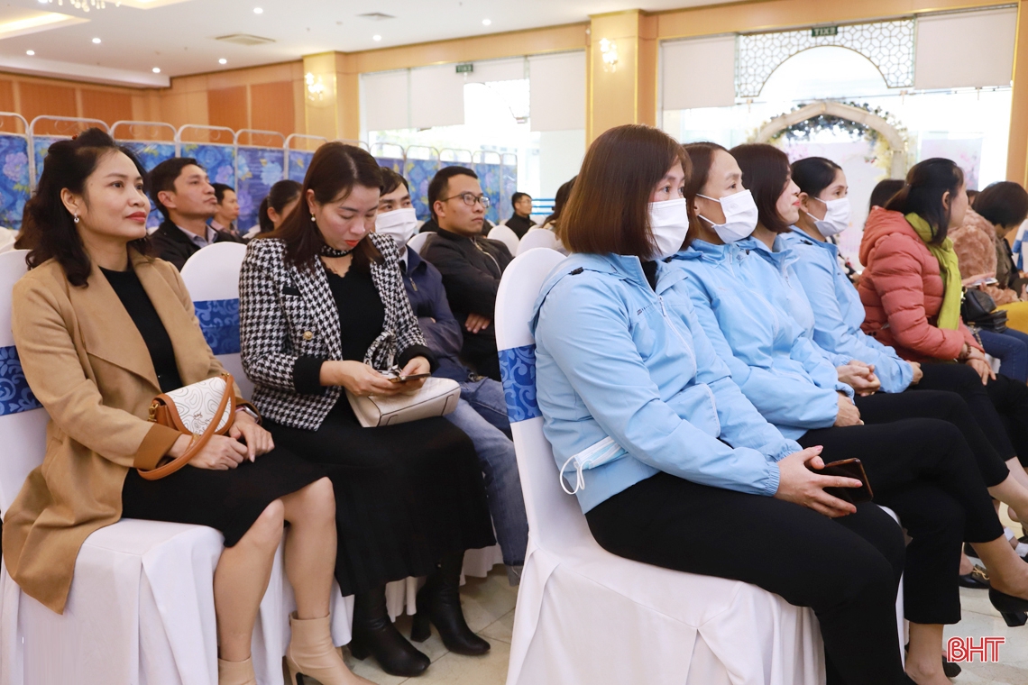 Lãnh đạo tỉnh chung vui “Tết sum vầy” cùng người lao động
