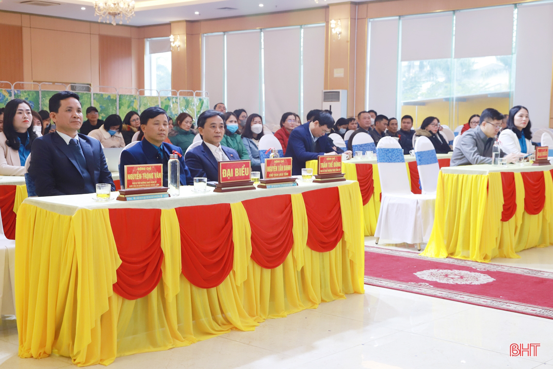 Lãnh đạo tỉnh chung vui “Tết sum vầy” cùng người lao động