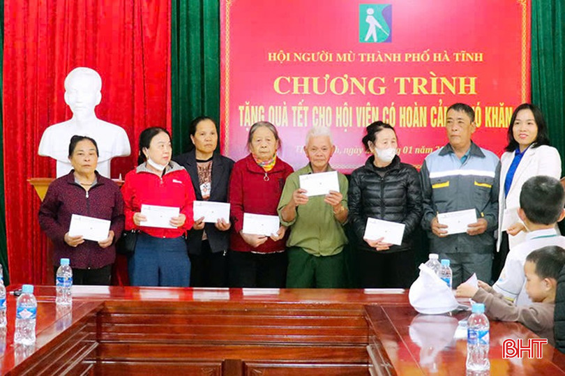 Hoạt động này nhằm động viên những người khiếm thị và gia đình cố gắng vượt qua khó khăn, vươn lên trong cuộc sống.