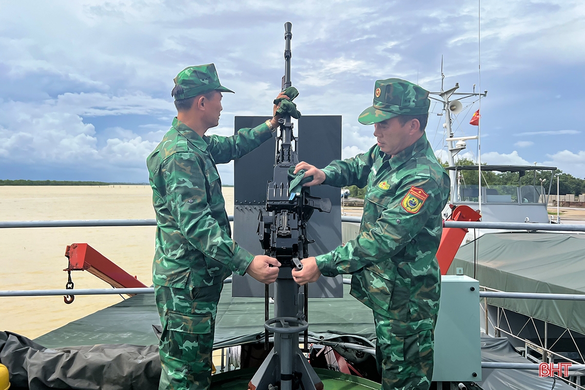 Chiến sỹ biên phòng Hà Tĩnh giúp ngư dân vươn khơi bám biển