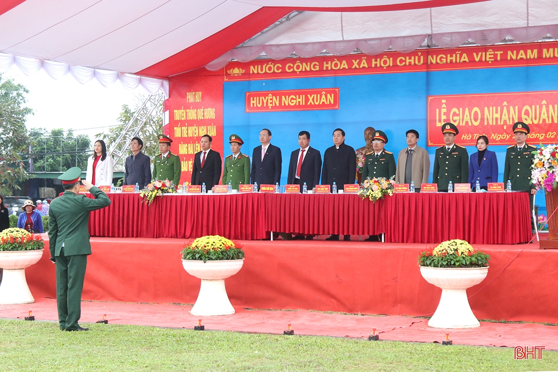 Lãnh đạo Hà Tĩnh, Bộ Quốc phòng dự lễ giao nhận quân tại các địa phương