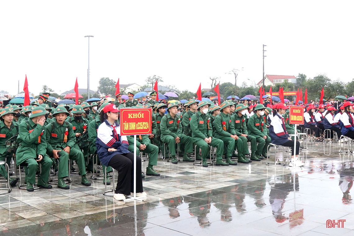 Lãnh đạo Hà Tĩnh, Bộ Quốc phòng dự lễ giao nhận quân tại các địa phương