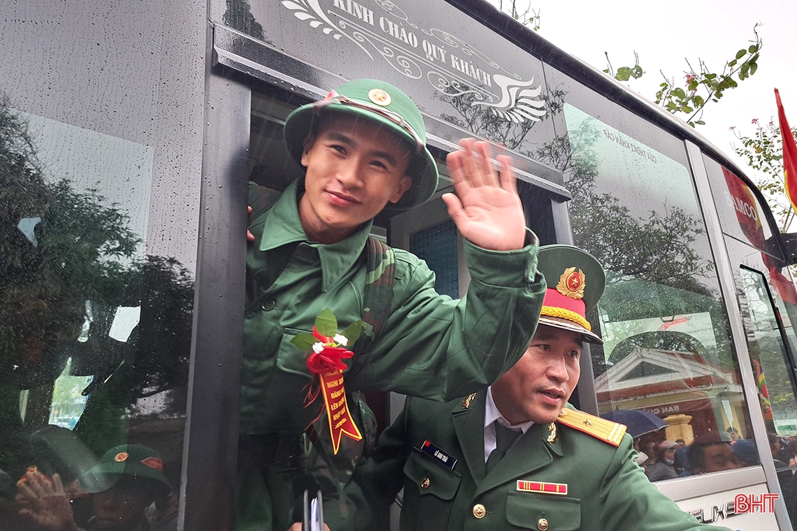 Lãnh đạo Hà Tĩnh, Bộ Quốc phòng dự lễ giao nhận quân tại các địa phương