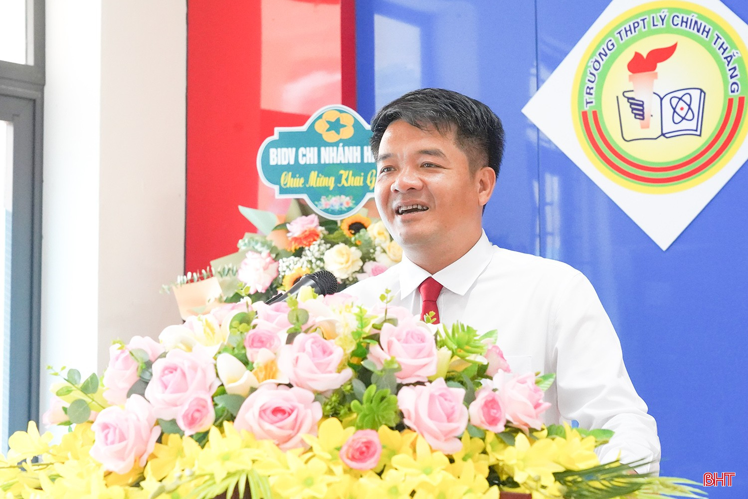 Chủ tịch Ủy ban MTTQ tỉnh Trần Nhật Tân phát biểu chúc mừng