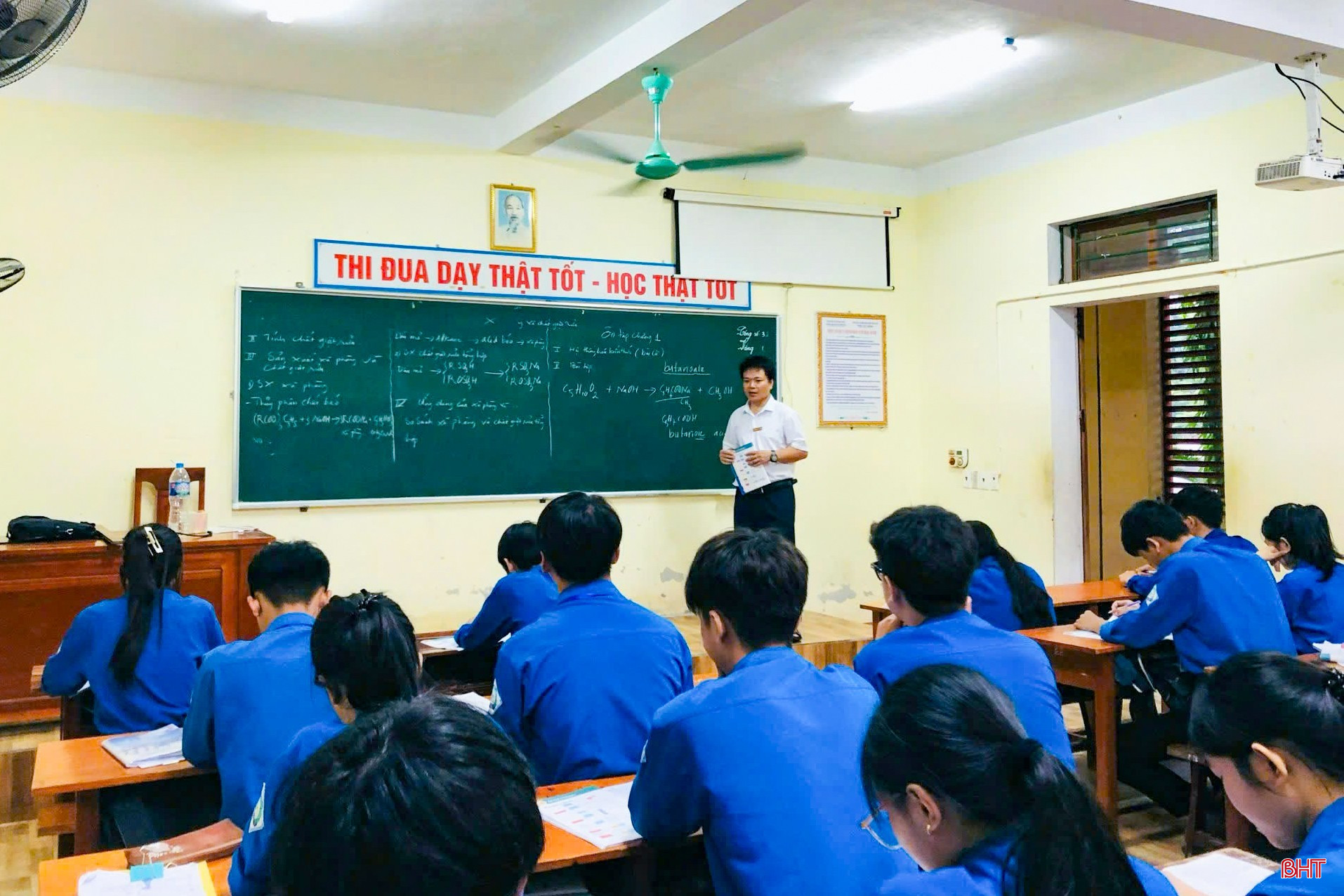 Chất lượng giáo dục đại trà và mũi nhọn của nhà trường không ngừng được củng cố và nâng cao.
