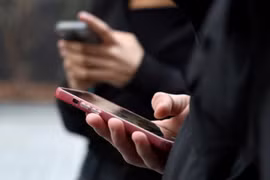 EU đề xuất cấm trẻ dưới 15 tuổi dùng mạng xã hội và chatbot AI