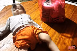 Phát hiện bé gái bị bỏ lại ở chùa Yên Bình