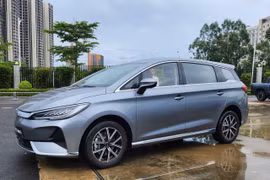 Mua xe chạy taxi dịch vụ, cái tên nào đáng cân nhắc?