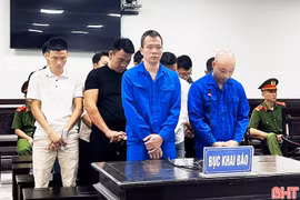 “Chế tạo, tàng trữ, mua bán trái phép vũ khí quân dụng”, 10 đối tượng lĩnh án
