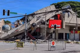 Động đất có độ lớn 7,7 ngoài khơi Indonesia