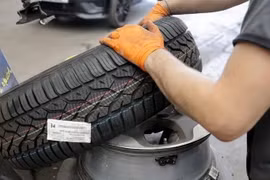 Những đường kẻ màu trên lốp ô tô mới có ý nghĩa gì?