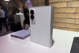 ZFold 8 đắt hàng nhờ iPhone Duo