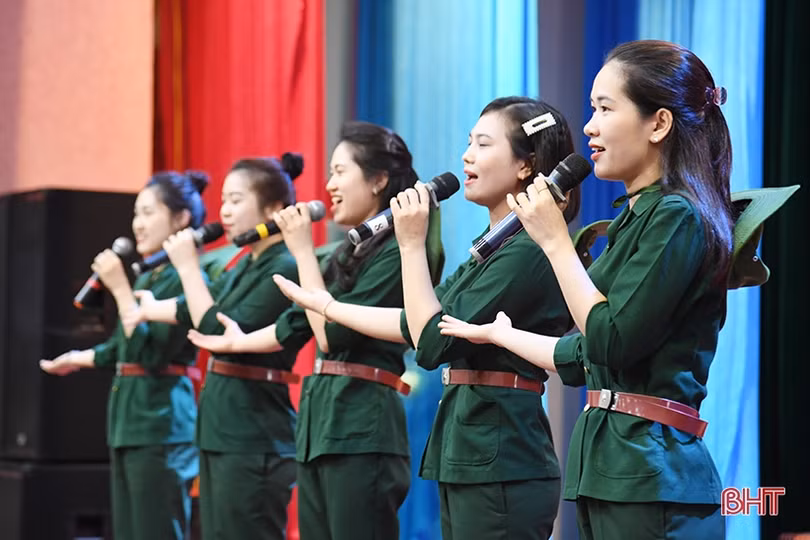 Ban Liên lạc Hội hưu trí Bộ CHQS tỉnh gặp mặt dịp kỷ niệm 30/4