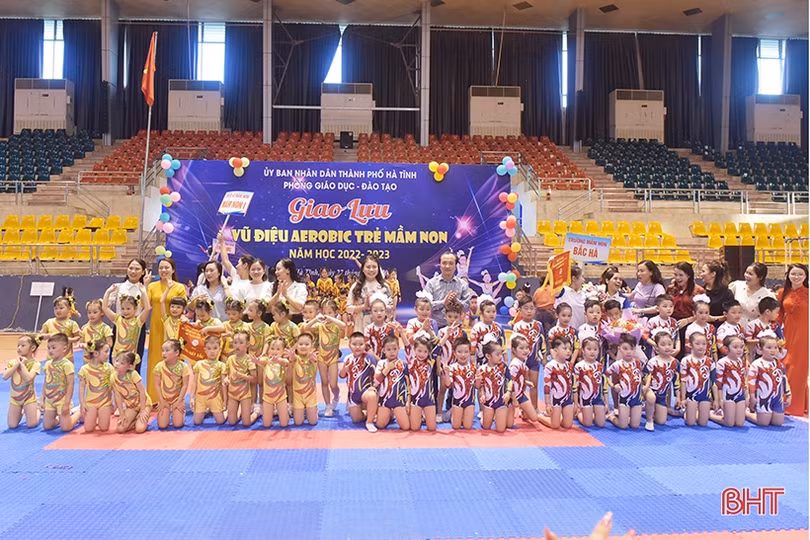 Trẻ mầm non Hà Tĩnh đáng yêu trong bài nhảy aerobic