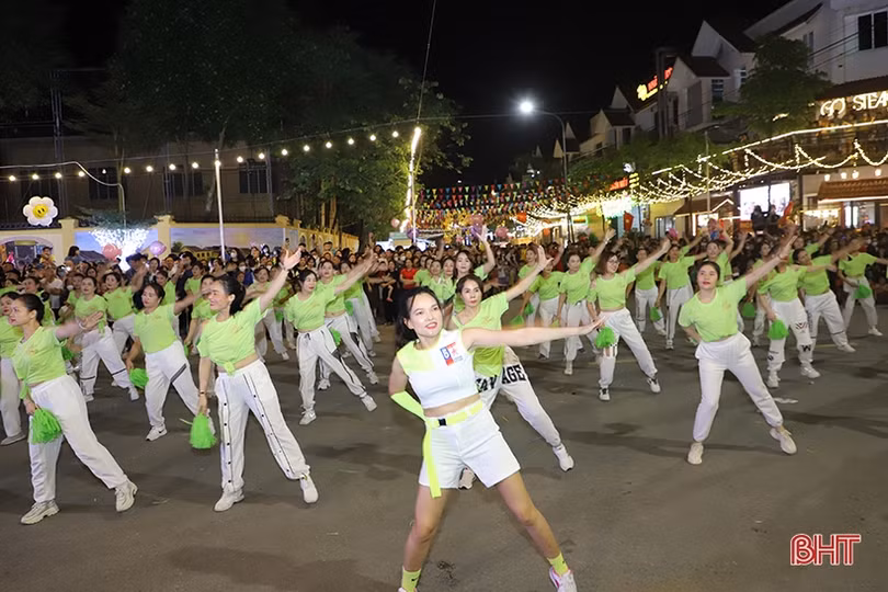 Khai trương Khu phố chuyên doanh ẩm thực Nguyễn Du