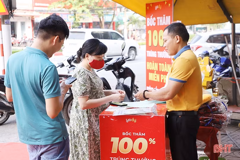 Hà Tĩnh: Ngành bán lẻ rộn ràng khuyến mãi dịp lễ 30/4
