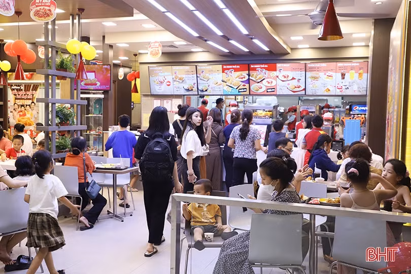 Điểm vui chơi, mua sắm tại TP Hà Tĩnh thu hút khách dịp lễ