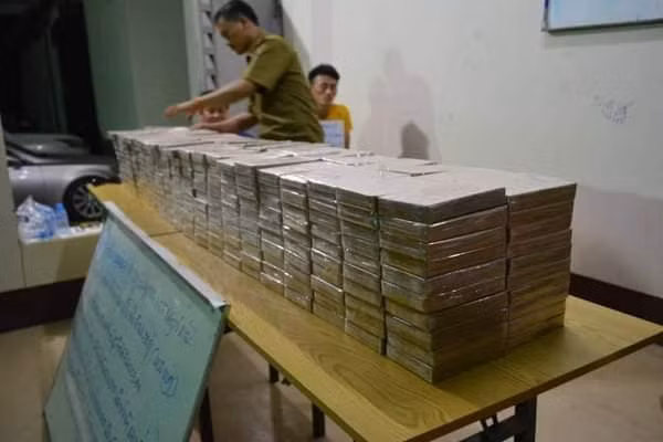 Lào bắt vụ vận chuyển ma túy khủng, thu giữ 400 bánh heroin
