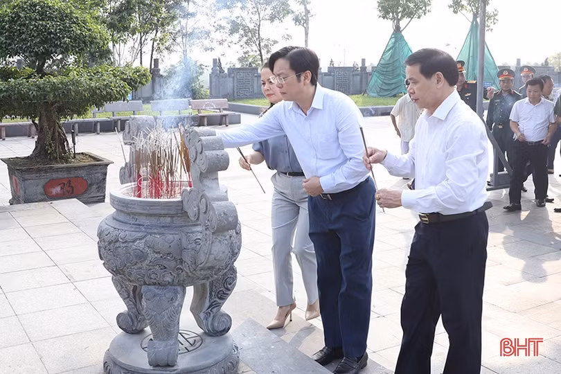 Dâng hương kỷ niệm 117 năm ngày sinh cố Tổng Bí thư Hà Huy Tập