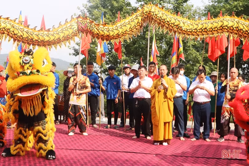 Độc đáo nghi lễ rước linh vị Đức Thủy Tổ Kinh Dương Vương và các Vua Hùng