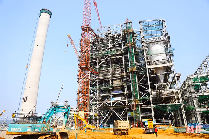 Công nhân Khu kinh tế Vũng Áng gác lễ, bám công trường