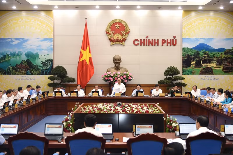 Quang cảnh phiên họp Chính phủ thường kỳ tháng 8/2017. Ảnh: VGP/Quang Hiếu thu tuong chua de cap viec tang cac loai thue phi