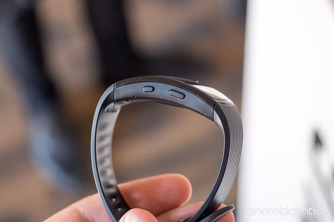 samsung ra vong deo thong minh gear fit 2 pro