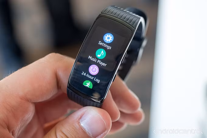 samsung ra vong deo thong minh gear fit 2 pro