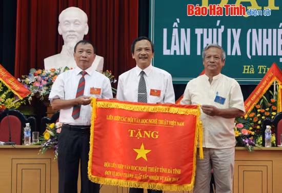 Tiếp tục xây dựng, đổi mới phương thức hoạt động Hội LH VHNT Hà Tĩnh ảnh 6