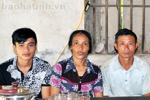 Đạt cùng bố mẹ