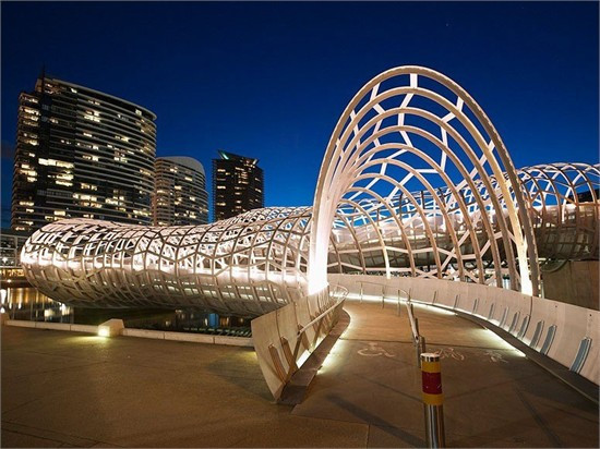 Melbourne, Australia (86 điểm) Không có gì ngạc nhiên khi độc giả và khách du lịch lại yêu mến Melbourne đến vậy. Không chỉ là một trong những thành phố nổi tiếng nhất thế giới, nơi đây còn tự hào về tính cách phóng khoáng, thoải mái của người dân.