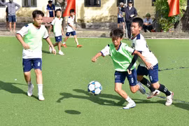 Khởi tranh Giải bóng đá nam thiếu niên phường Nam Hồng Lĩnh