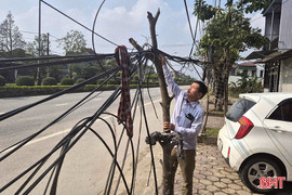 Bất an với cáp viễn thông sà trên đường ở phường Bắc Hồng Lĩnh