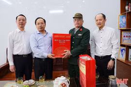 Hơn 78.500 người có công Hà Tĩnh được tặng quà tết Nguyên đán Bính Ngọ 