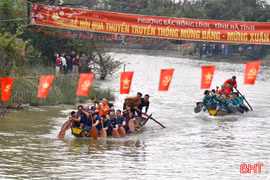 Trao giải Lễ hội đua thuyền trên sông Minh 
