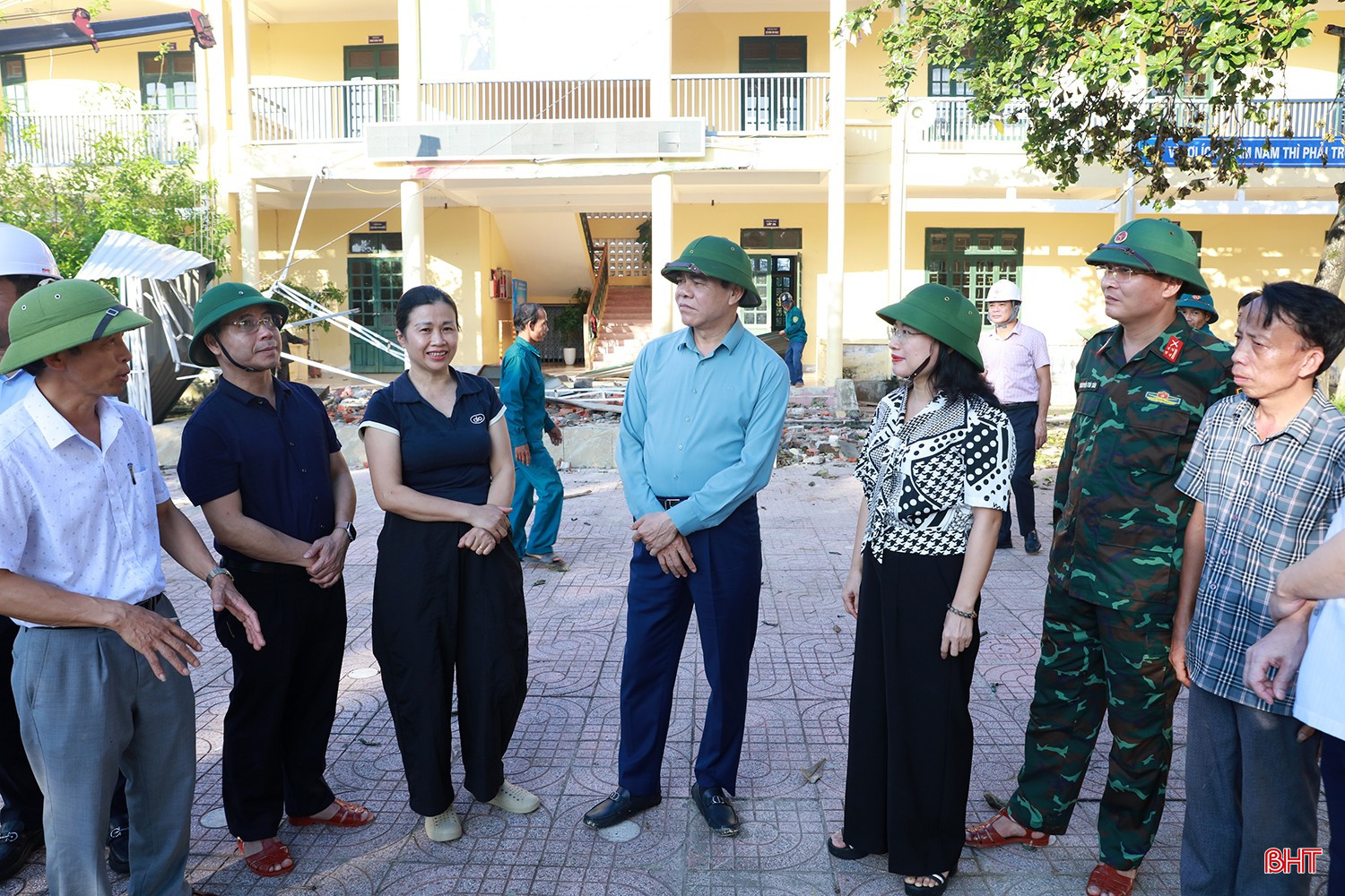 Chủ tịch UBND tỉnh Võ Trọng Hải kiểm tra công tác khắc phục hư hỏng tại Trường Tiểu học Kim Hoa bqbht_br_bao-so-10-6.jpg