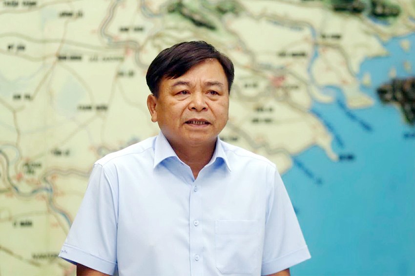 Thứ trưởng Bộ NN&PTNT Nguyễn Hoàng Hiệp phát biểu chỉ đạo tại cuộc họp. Ảnh: Báo TN&MT bao-5906.jpg