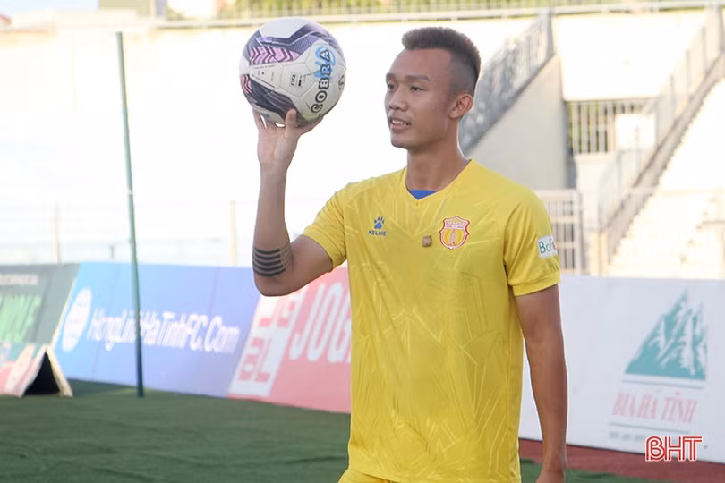 FC Nam Định làm quen sân trước trận gặp chủ nhà Hồng Lĩnh Hà Tĩnh