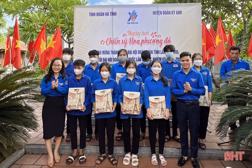 Hơn 3.000 ĐVTN, học sinh Hà Tĩnh hưởng ứng ngày hội Chiến sỹ Hoa phượng đỏ