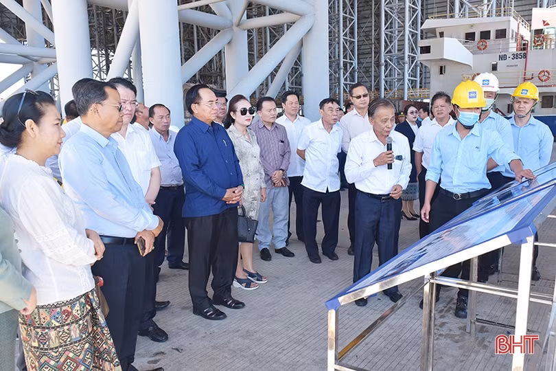 Đoàn công tác Bộ KH&ĐT nước CHDCND Lào tham quan Khu kinh tế Vũng Áng