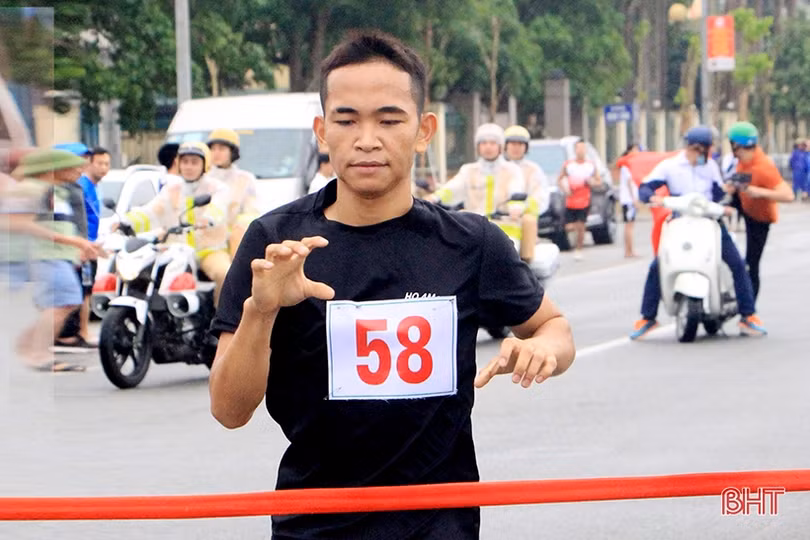 Thắp sáng đài lửa Đại hội thể dục thể thao Hà Tĩnh lần thứ IX