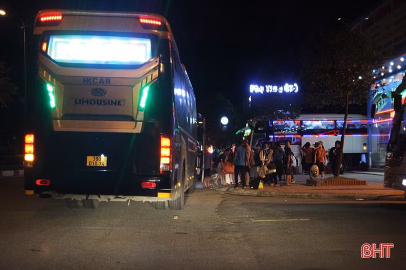 Chấn chỉnh tình trạng nhà xe lập “bến cóc” đón, trả khách sai quy định ở Hà Tĩnh