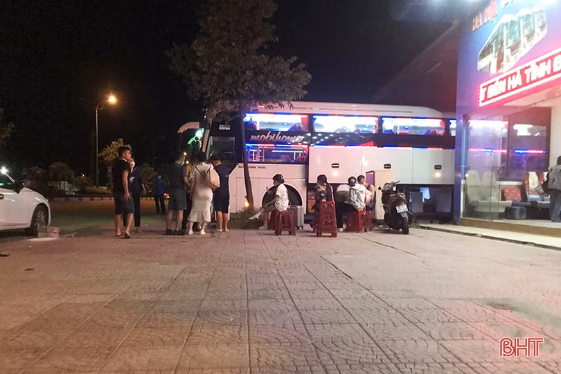 Chấn chỉnh tình trạng nhà xe lập “bến cóc” đón, trả khách sai quy định ở Hà Tĩnh