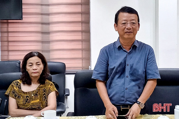 Trao tặng 600 bộ sách giáo khoa Cánh diều cho học sinh nghèo ở Hà Tĩnh