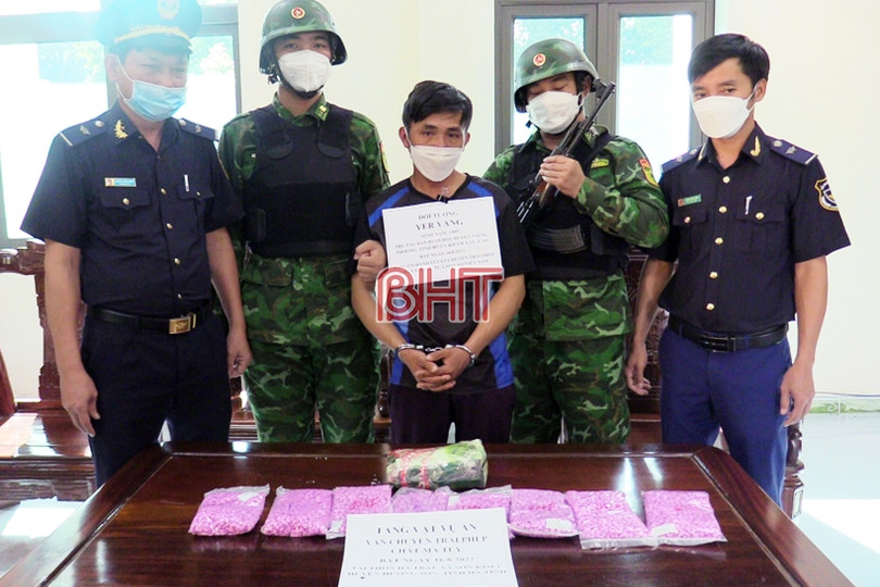 Lực lượng chức năng Hà Tĩnh phá vụ vận chuyển 1kg ketamin, 7.500 viên ma túy qua biên giới