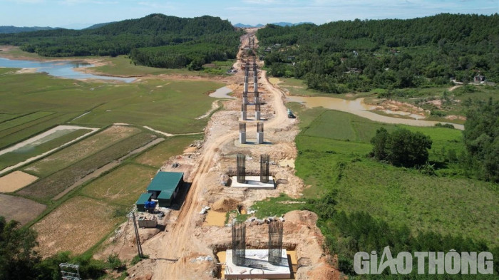 Xem hình hài cao tốc Diễn Châu - Bãi Vọt